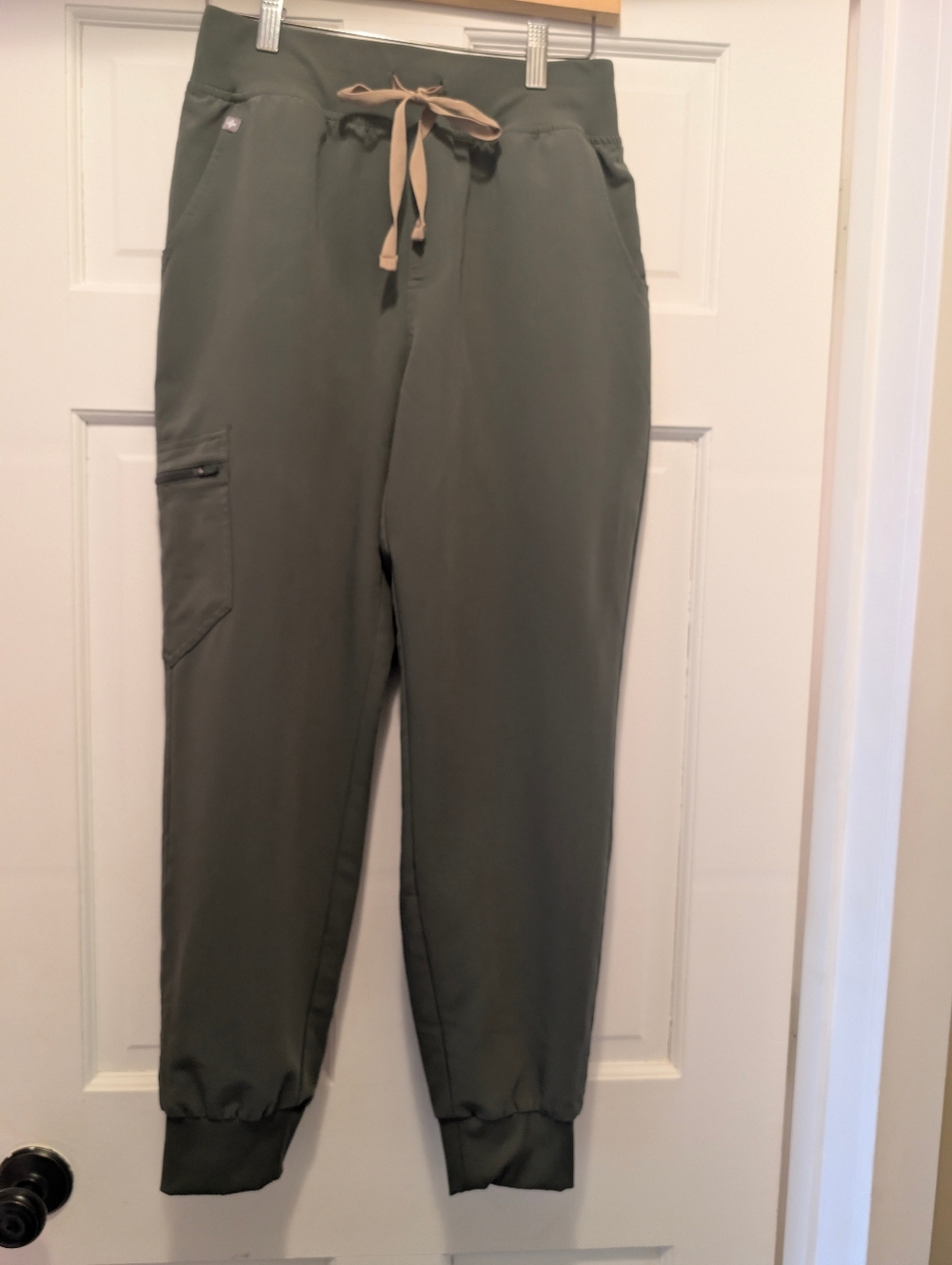 Figs Shirt/Pants-Olive Green Jogger Pants Medium Petite And Scrub Top Medium